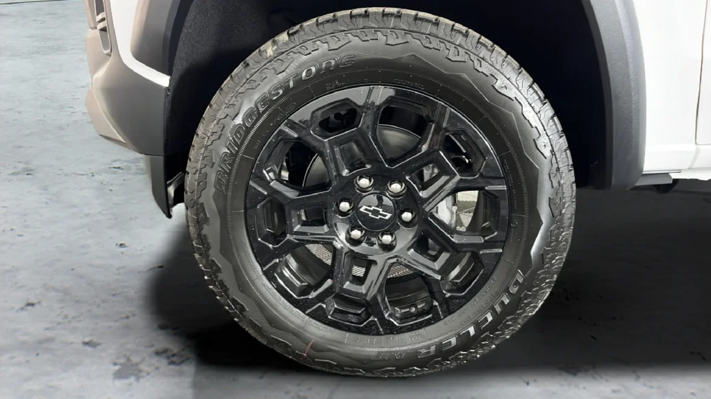 New 2026 Summit White Chevrolet Trail Boss image 35