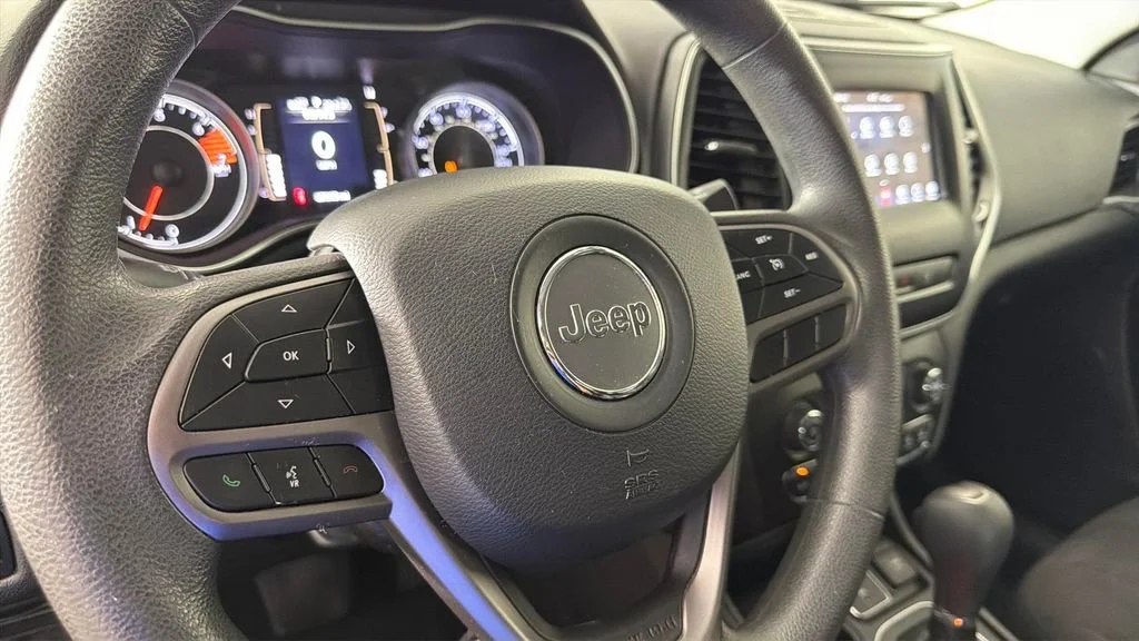 Used 2021 Orange Jeep Latitude FWD image 23