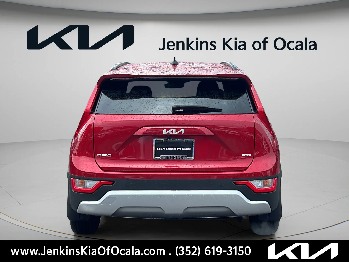 Used 2024 Runway Red Kia EX image 4