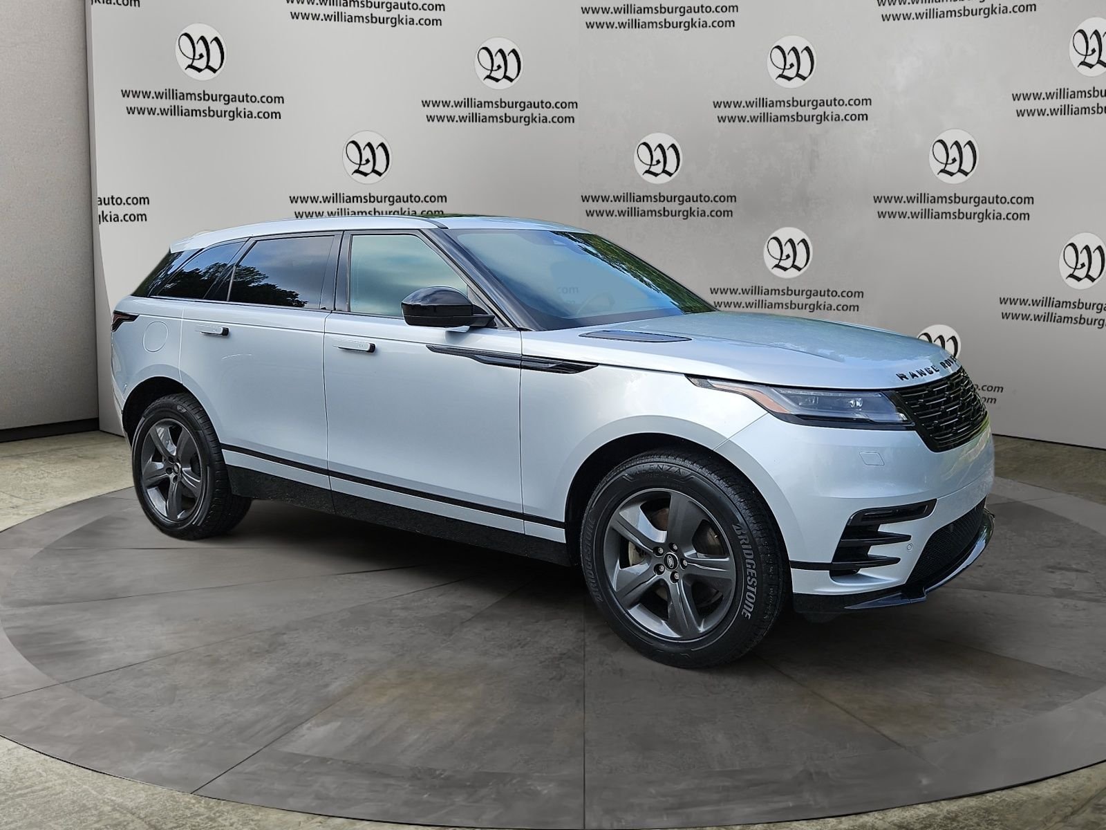 Used 2025 Gray Land Rover Dynamic SE image 7