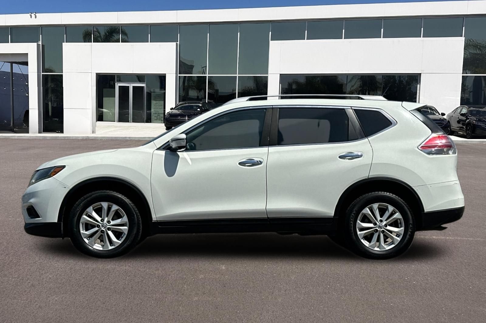 Used 2016 Glacier White Nissan SV image 6