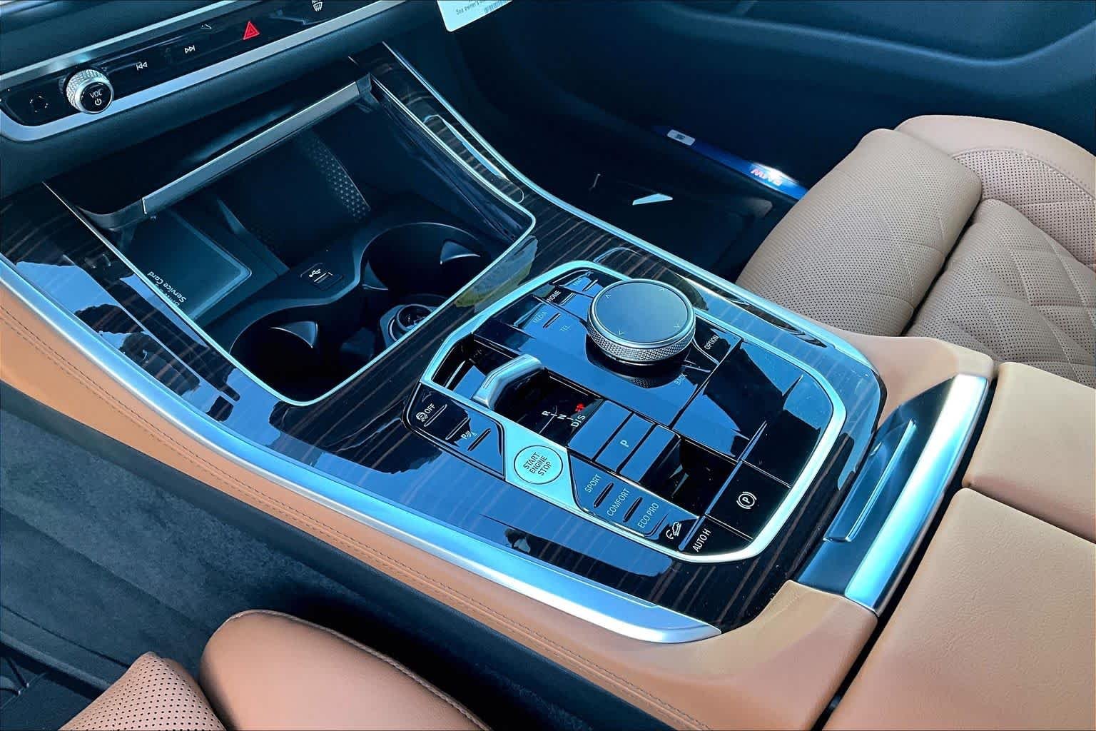 New 2026 Manhattan Green Metallic BMW xDrive40i image 7