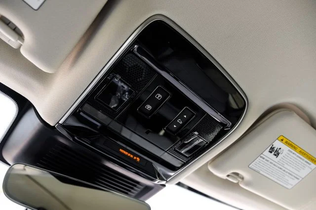 New 2026  Land Rover SE image 33