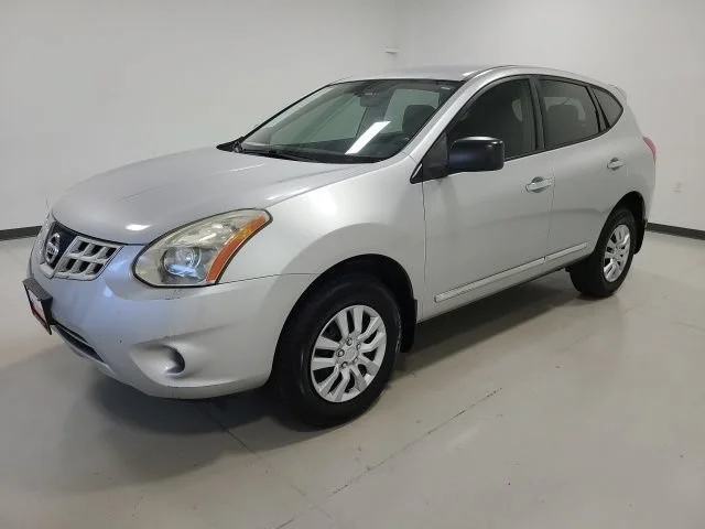 Used 2011 Brilliant Silver Nissan S image 3