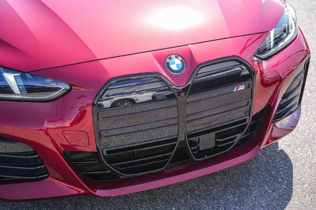 Used 2026 Vegas Red Metallic BMW M60 image 11