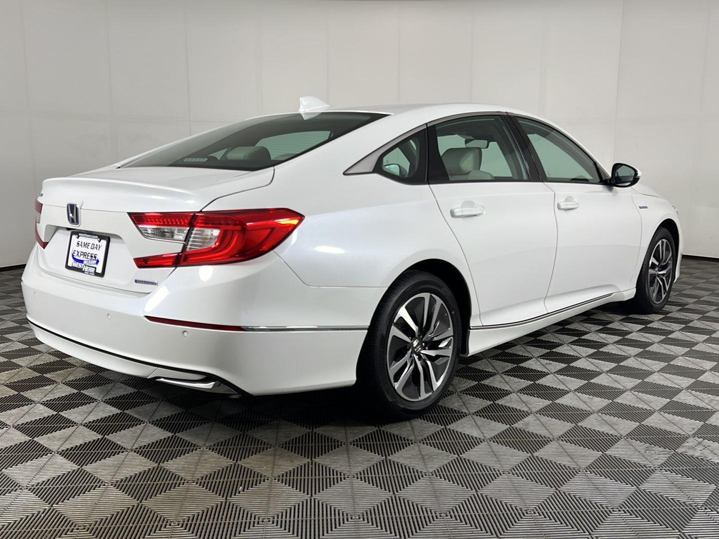 Used 2021 Platinum White Pearl Honda EX-L image 5