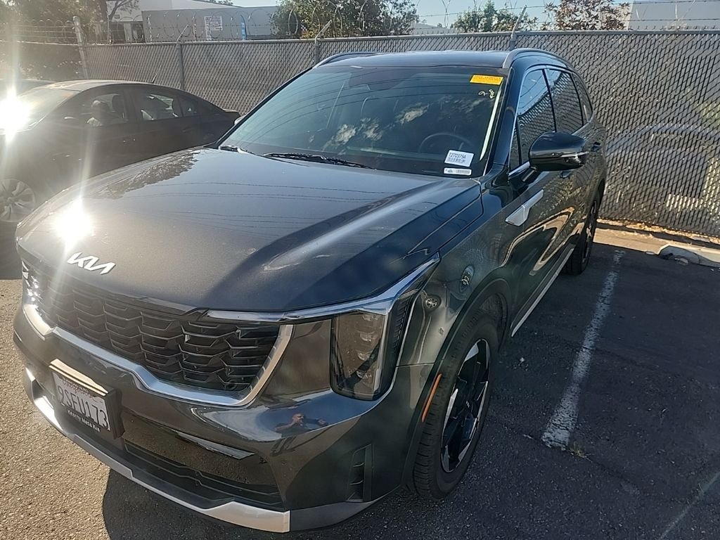 Certified Used 2025 Gray Kia EX image 4