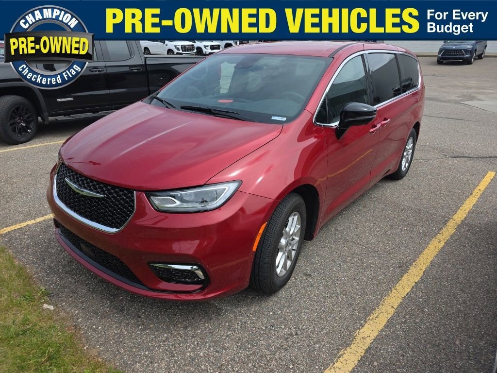 2025 Chrysler Pacifica Select's photo