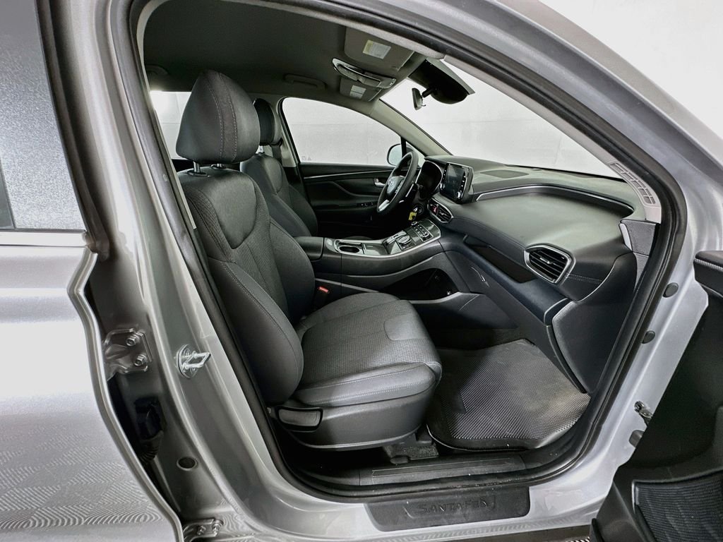 Used 2023 Silver Hyundai SE image 25