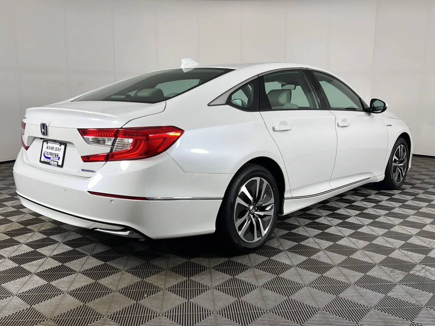 Used 2021 Platinum White Pearl Honda EX-L image 5