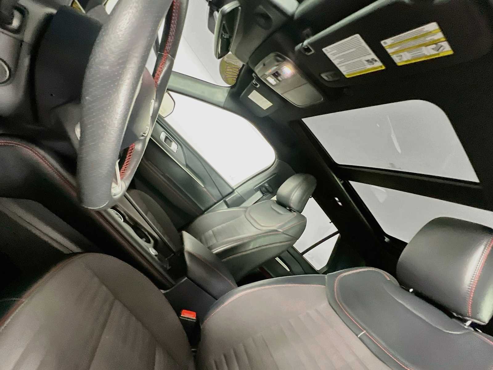 Used 2025 Rapid Red Metallic Tinted Clearcoat Ford ST-Line image 23