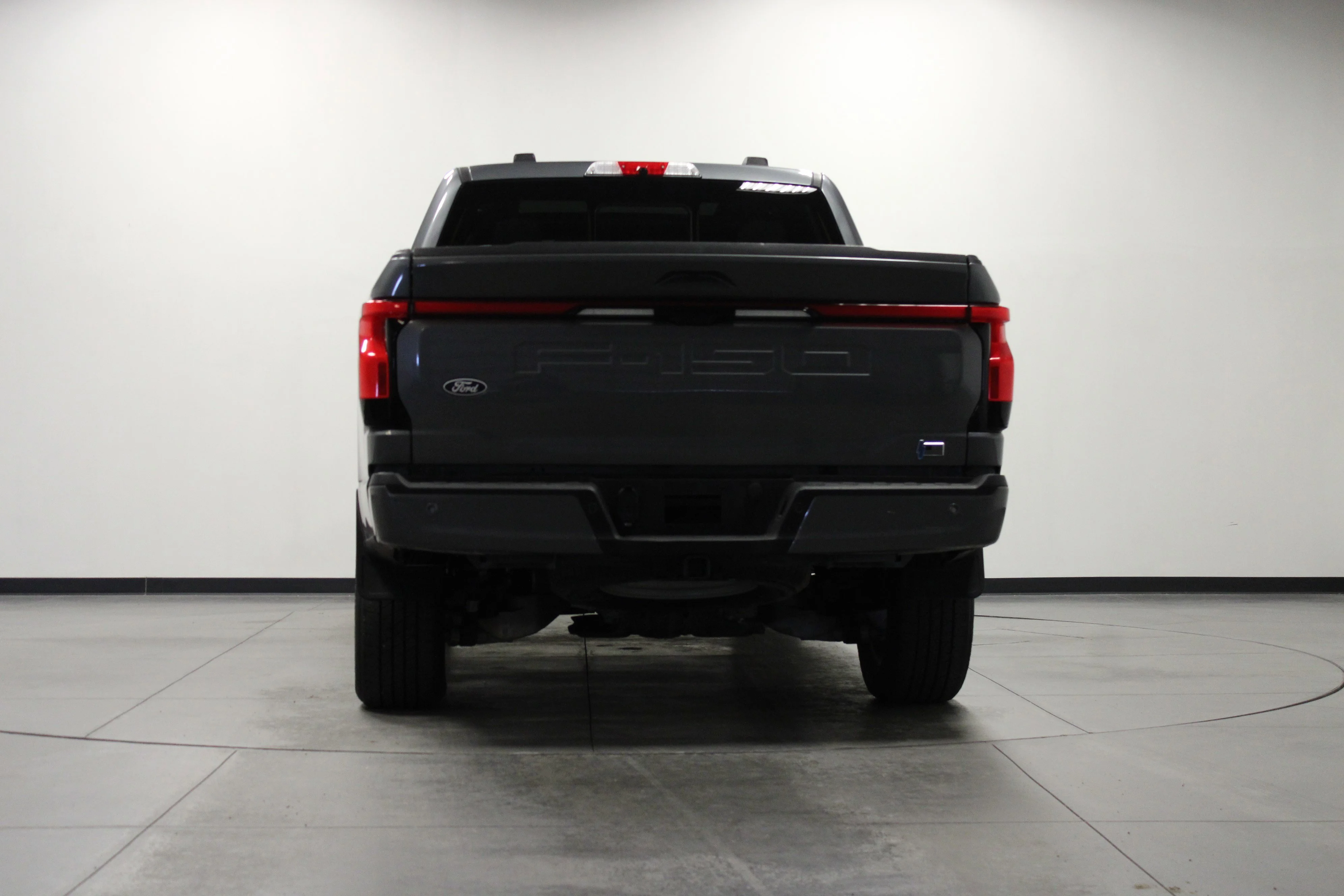 Used 2024 Carbonized Gray Metallic Ford Lariat image 5