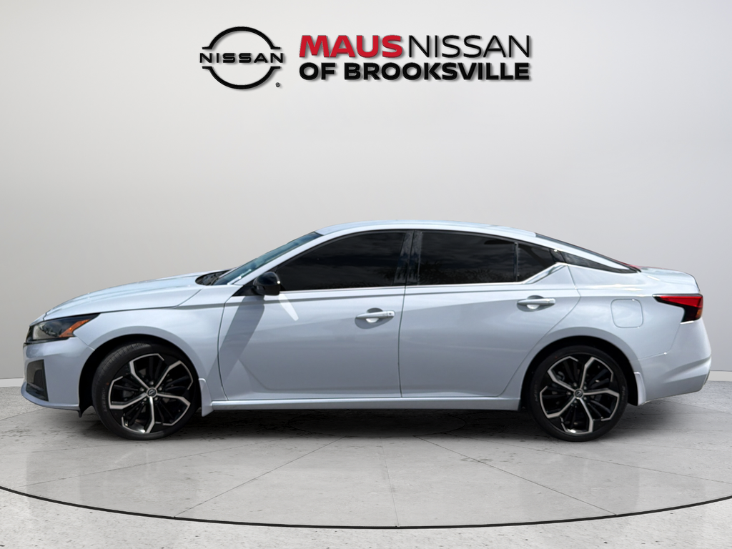 Used 2023 Pearl Nissan 2.5 SR image 6