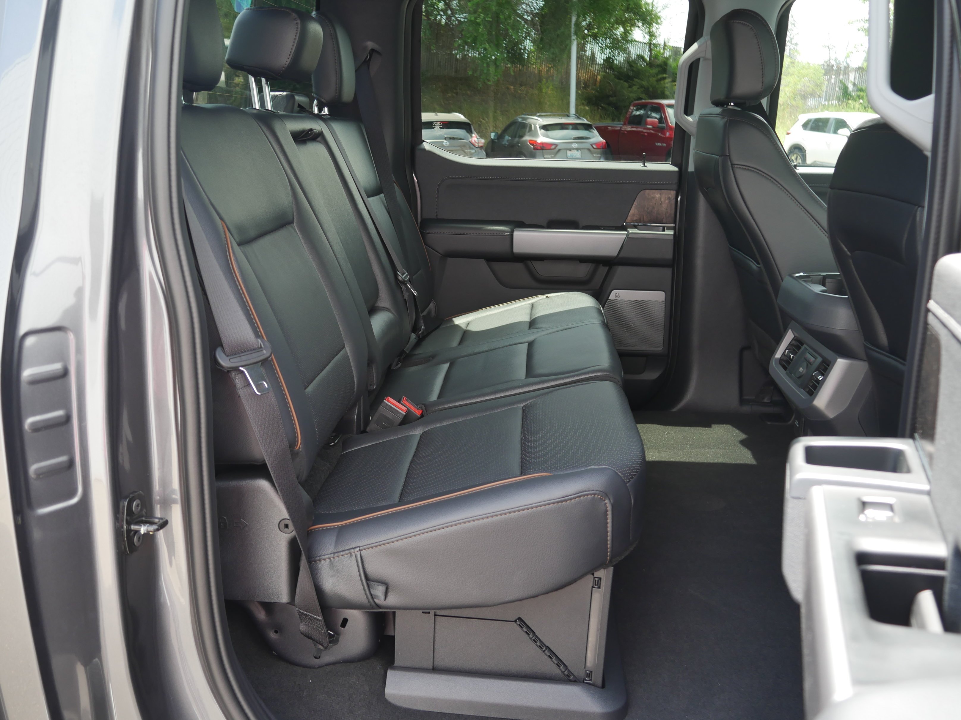 New 2026 Carbonized Gray Metallic Ford F-350® Lariat® image 31