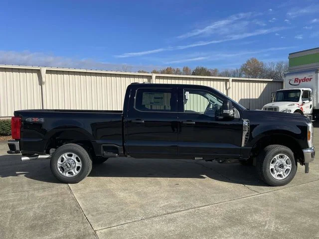 New 2026 Black Ford XLT image 2