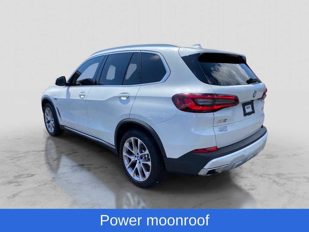 Used 2022 White BMW xDrive45e image 3