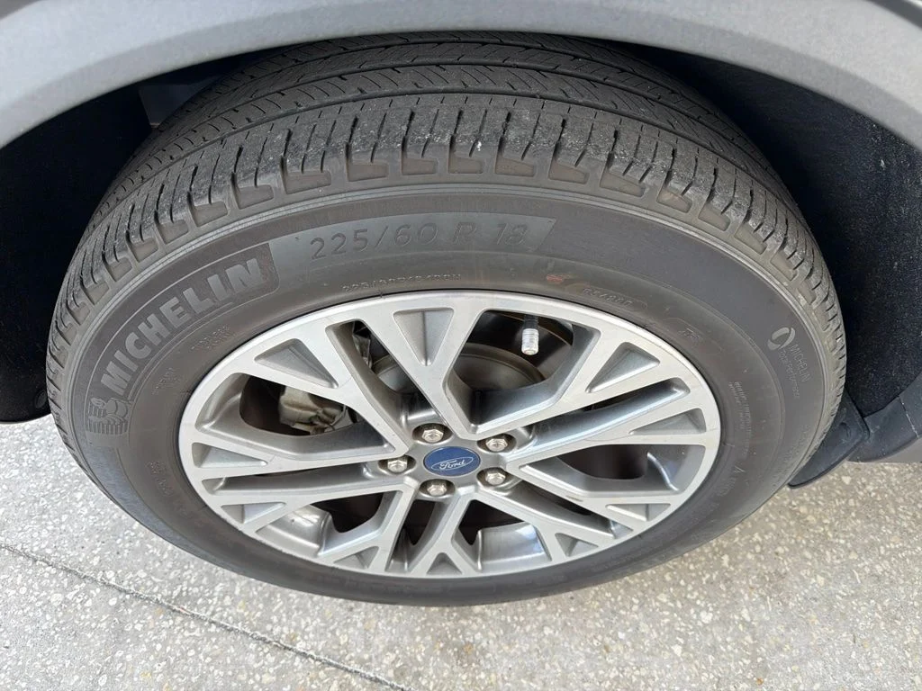 Used 2022 Blue Ford SEL image 11