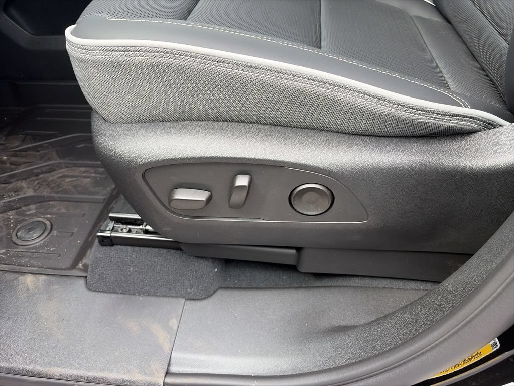 New 2026 Onyx Black GMC Elevation Standard Range image 18
