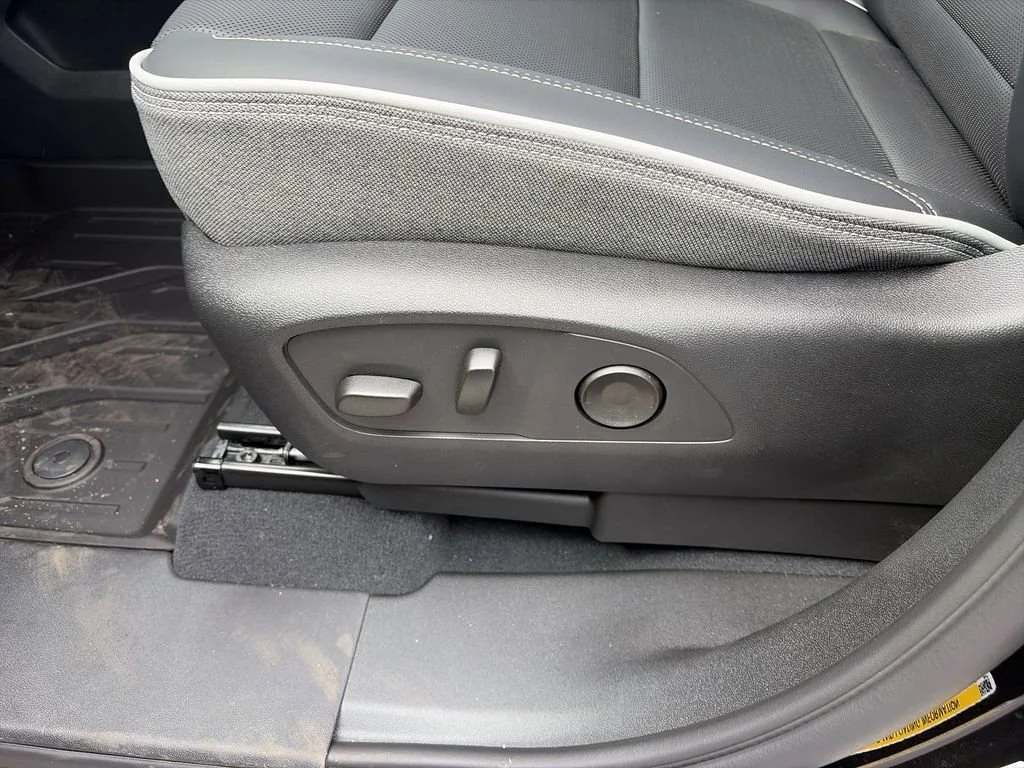 New 2026 Onyx Black GMC Elevation Standard Range image 18