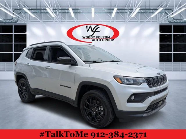 New 2026 Silver Zynith Metallic Clear-Coat Exterior Paint Jeep Latitude image 1