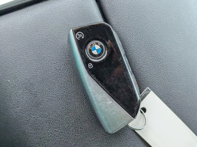 Used 2023 White BMW xDrive40i image 32
