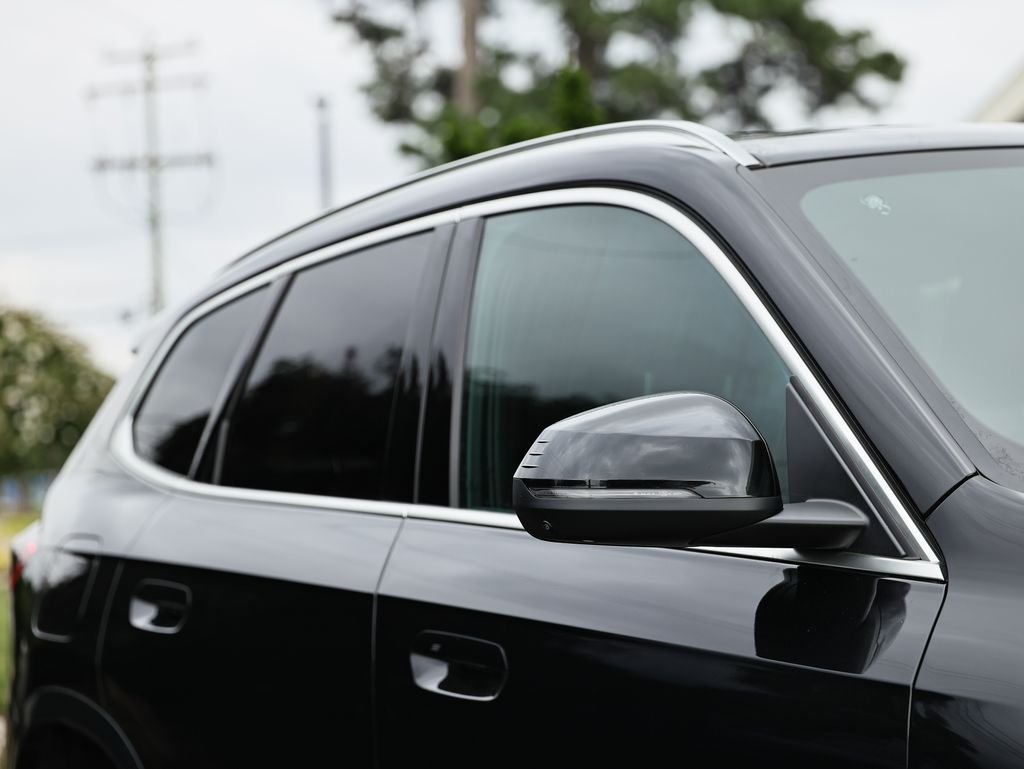 New 2026 Black Sapphire Metallic BMW xDrive28i image 3