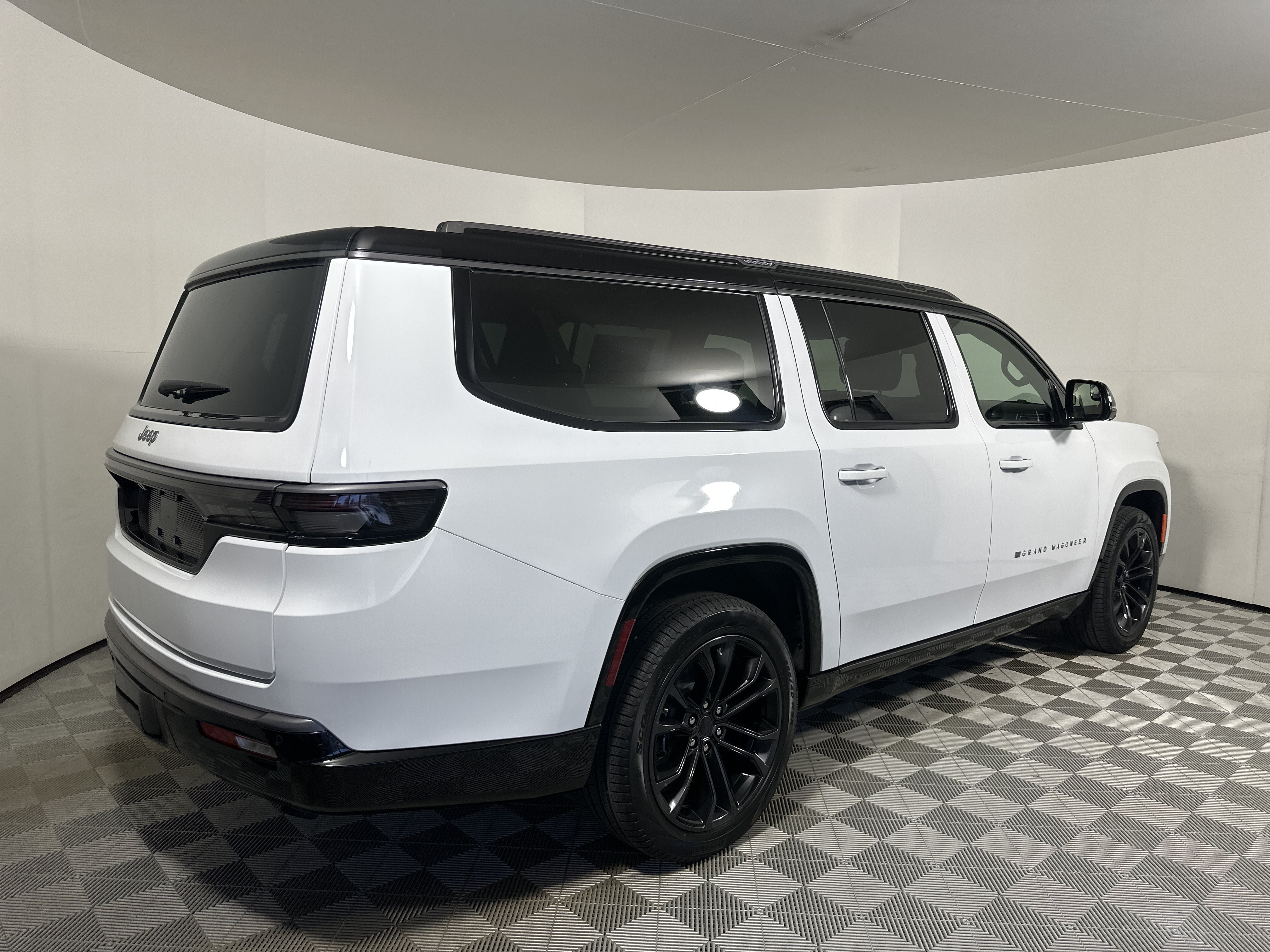New 2026 Bright White Clear-Coat Exterior Paint Jeep Summit Obsidian image 7