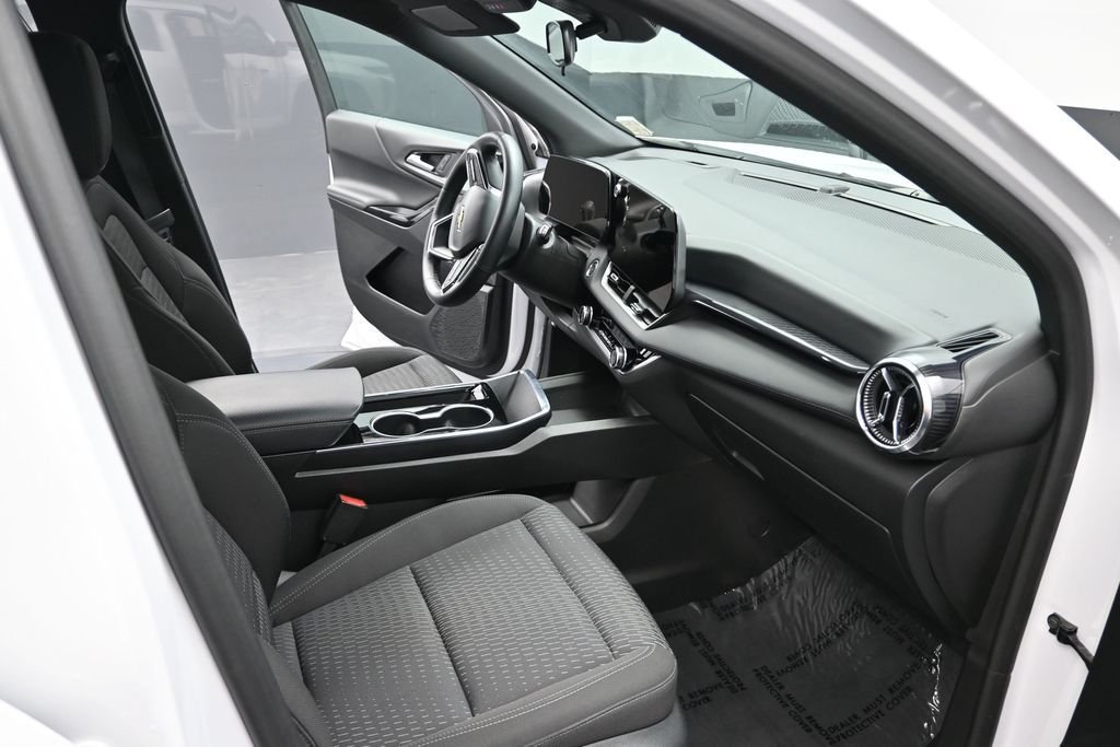 Used 2025 White Chevrolet LT image 13