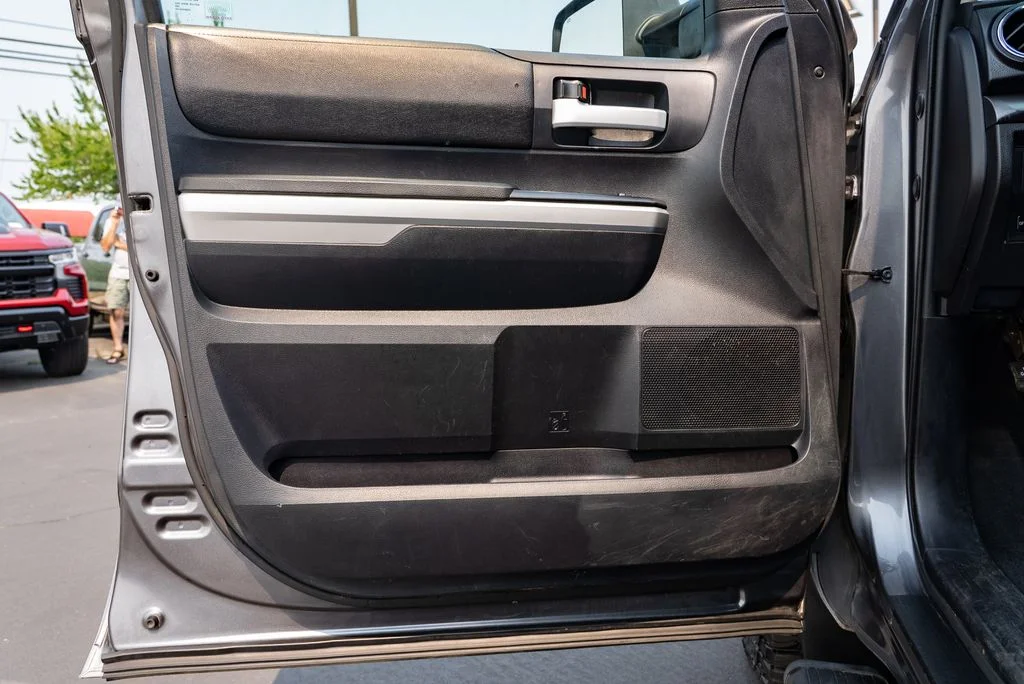 Used 2016 Magnetic Gray Metallic Toyota SR5 image 23