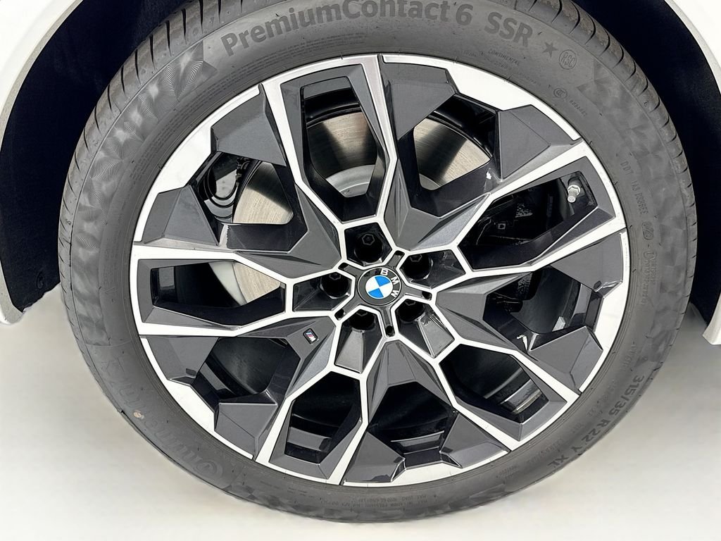 New 2027 White Metallic BMW M60i image 32