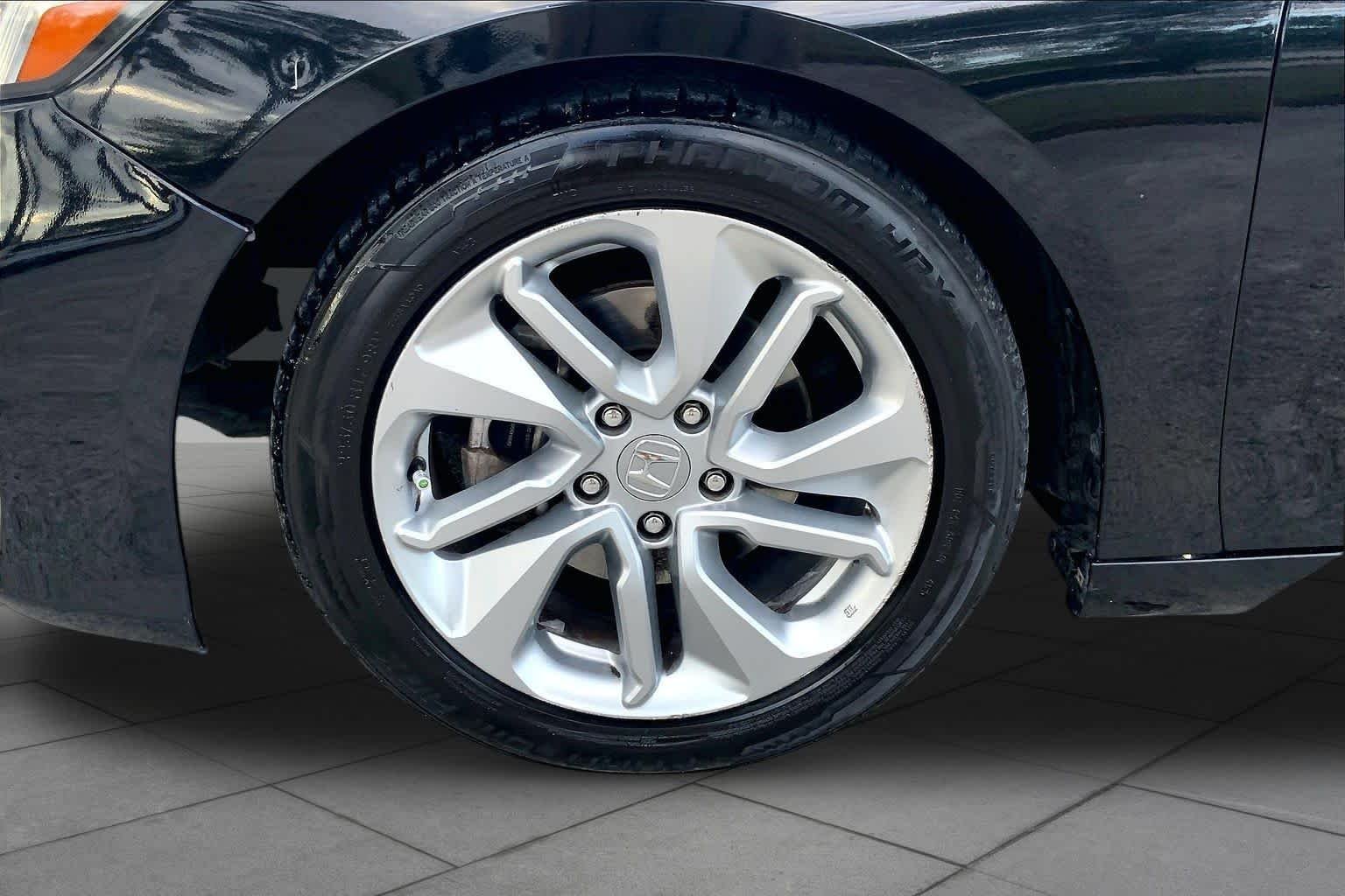 Used 2020 Crystal Black Pearl Honda LX image 11