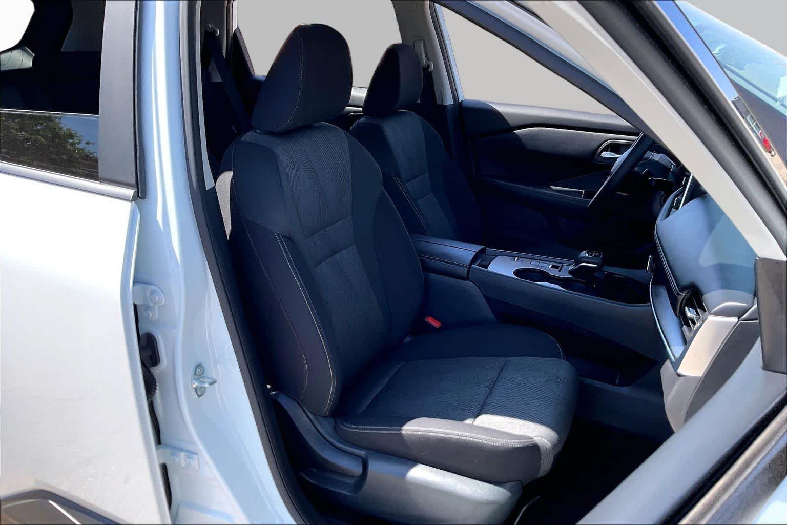 Used 2025 Everest White P Nissan SV image 9