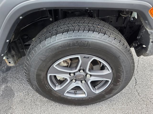 Used 2023  Jeep Sport S image 11