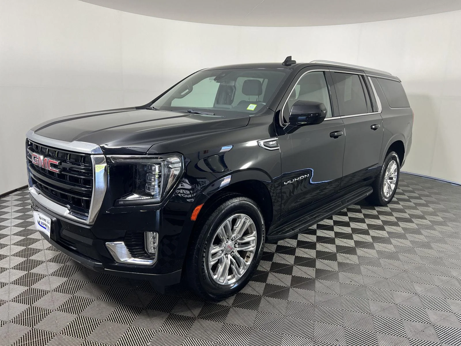 Used 2022 Onyx Black GMC SLE image 29