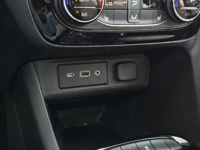 Used 2021 White Buick Select image 17