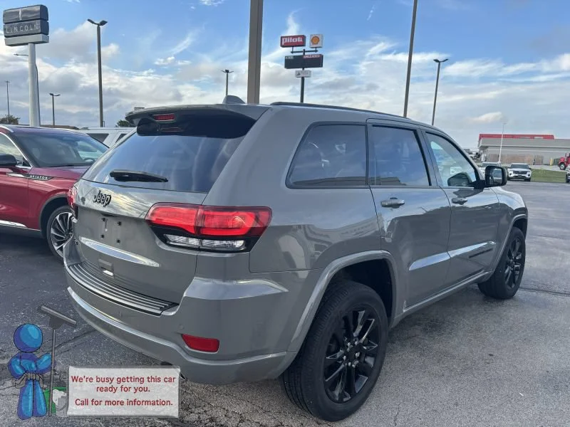 Used 2021 Sting-Gray Clearcoat Jeep Laredo X image 3