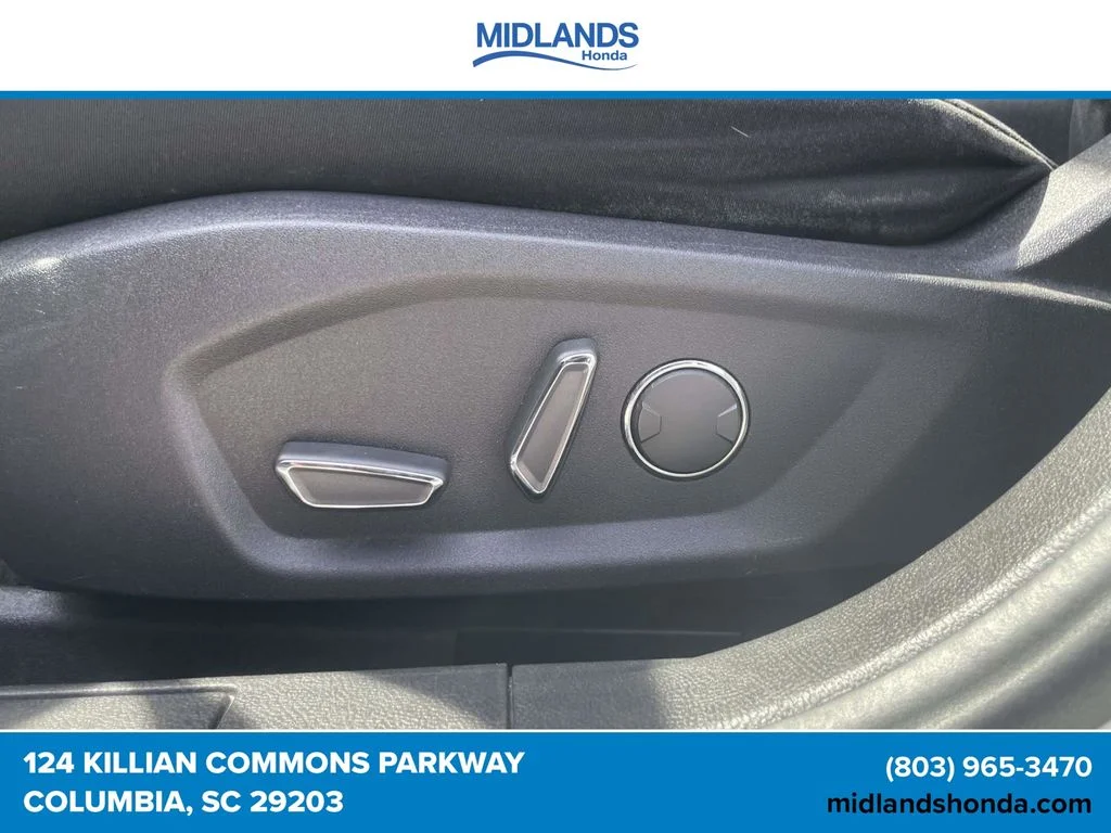 Used 2016 White Platinum Clearcoat Metallic Ford SE image 14