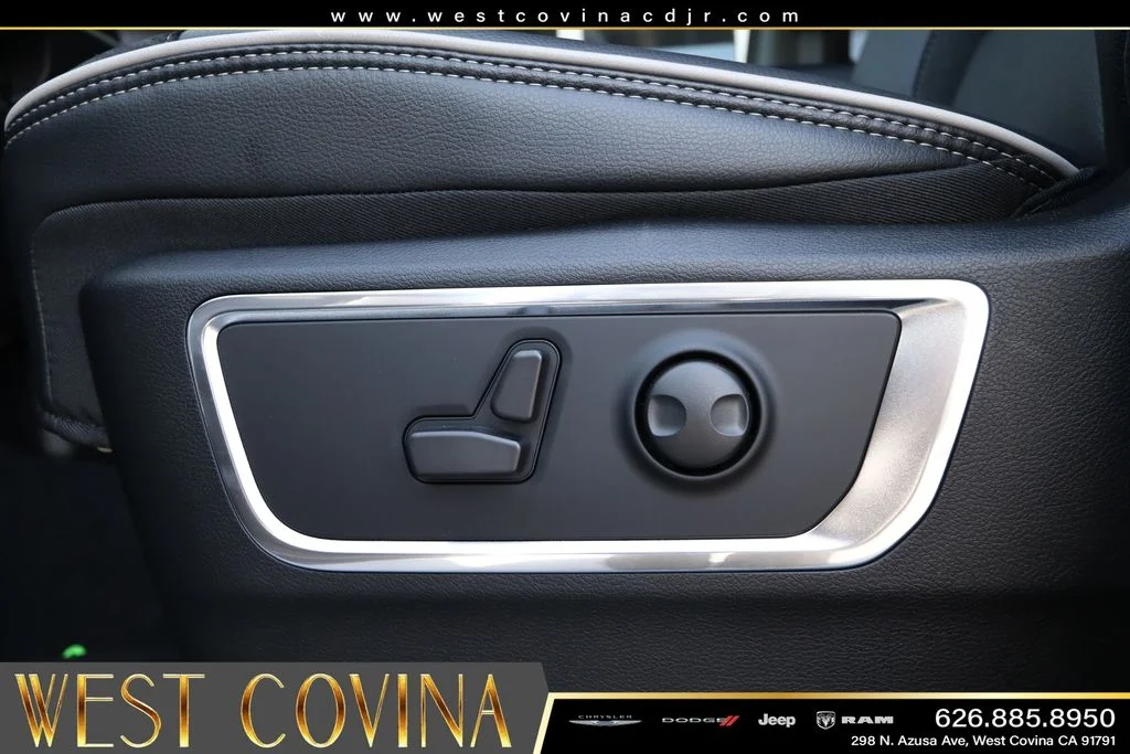 New 2026 Bright White Clear-Coat Exterior Paint RAM Laramie image 30