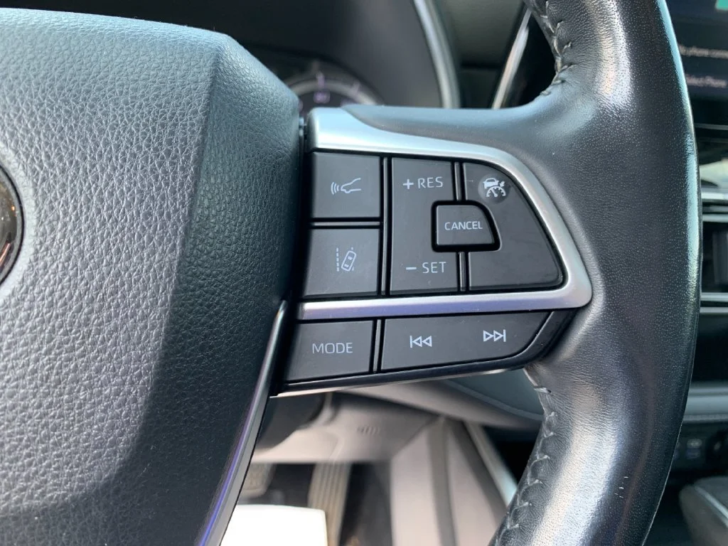 Used 2022 Gray Toyota XLE image 29