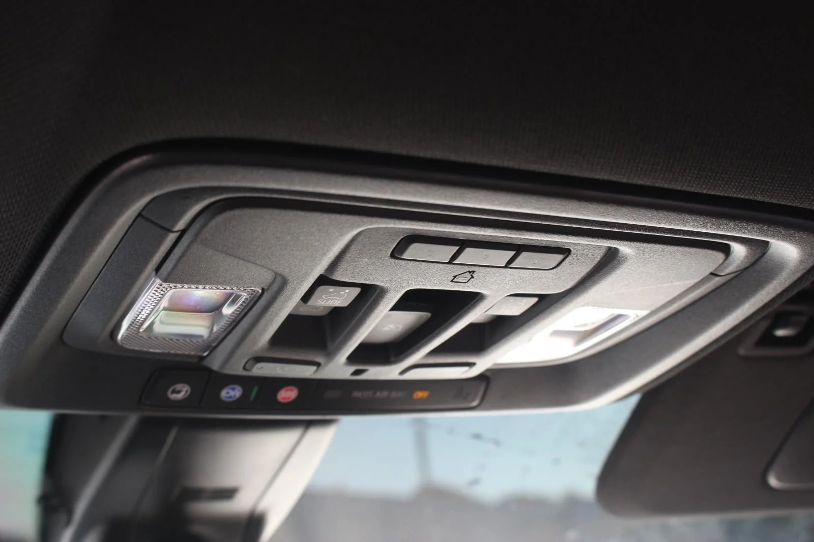 Used 2021 IRIDESCENT PEARL TRICOAT Chevrolet High Country image 29