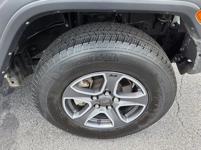 Used 2023  Jeep Sport S image 11