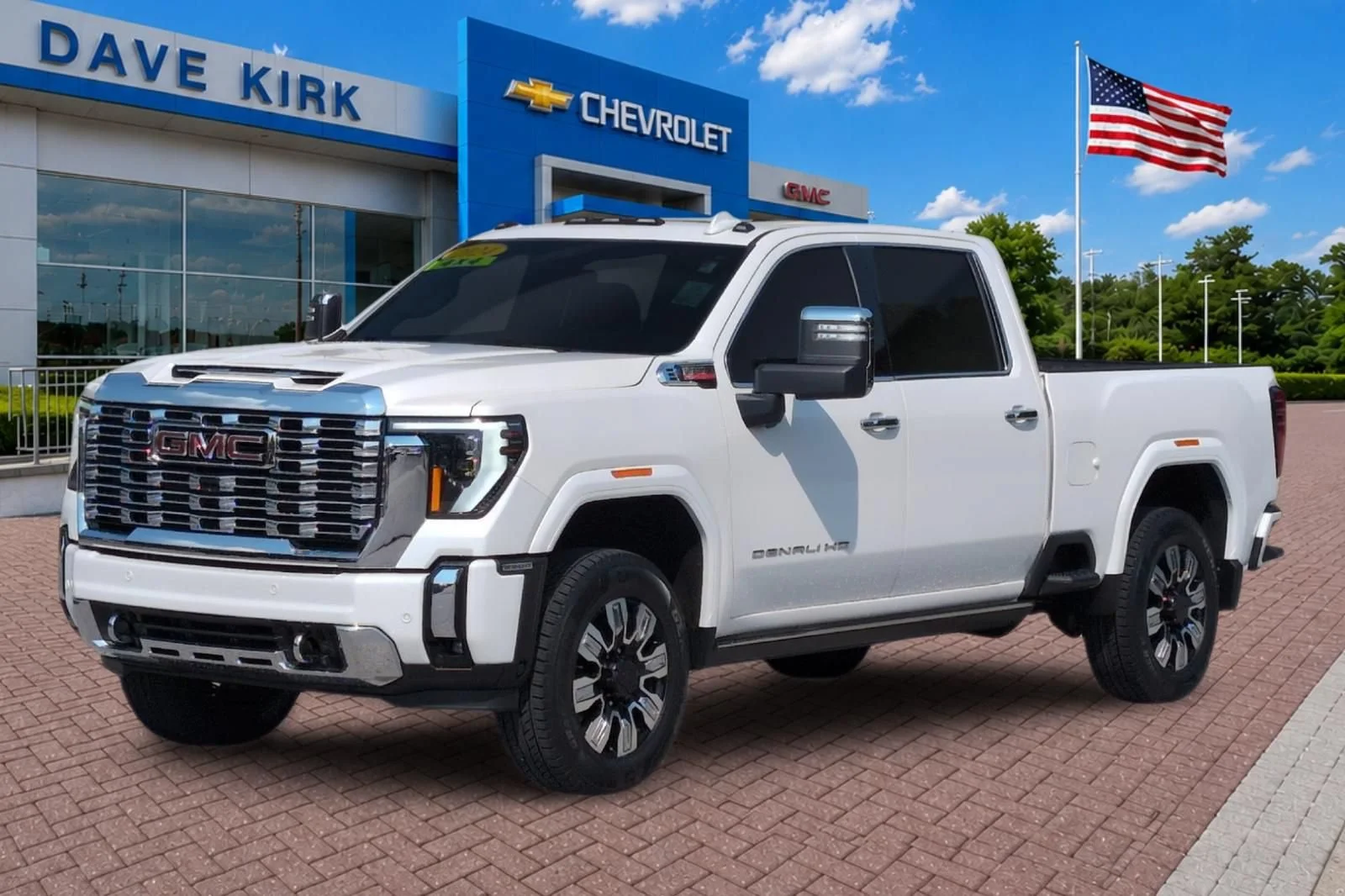 Used 2024 White Frost Tricoat GMC Denali image 7