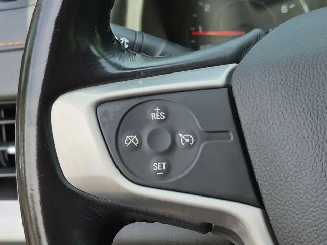 Used 2018  GMC SLE image 15