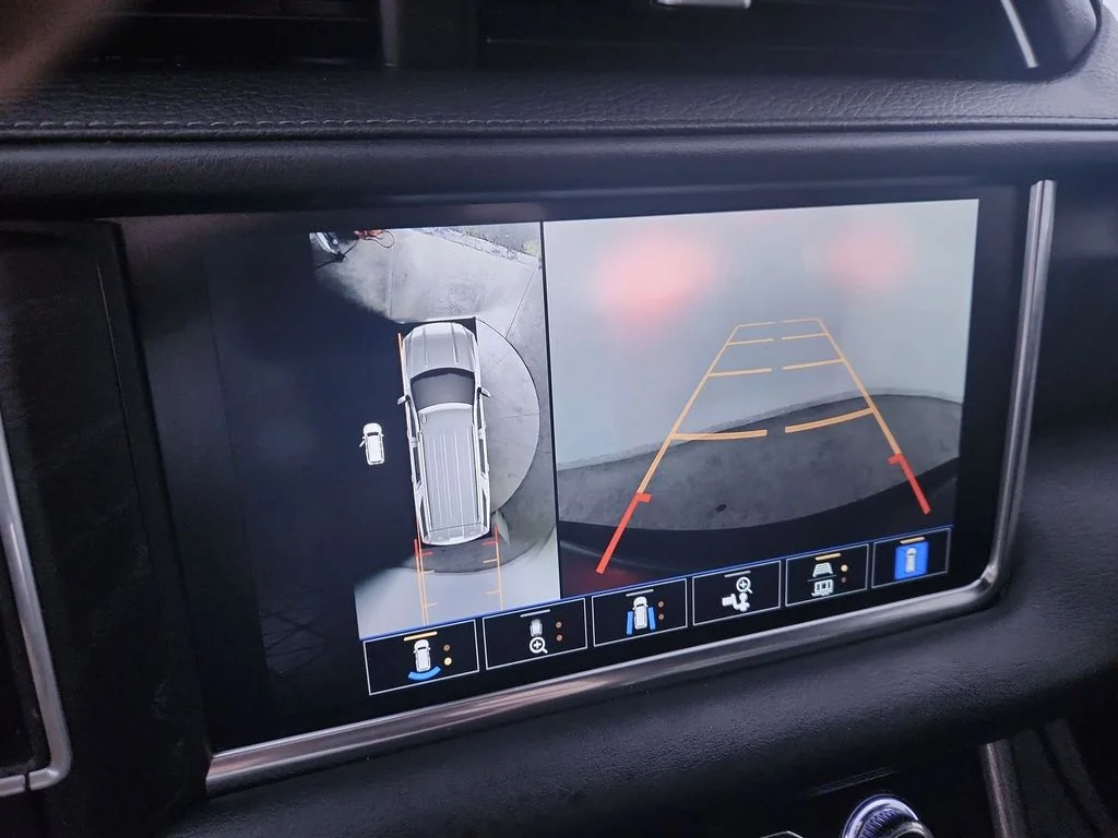 Used 2022 Green GMC Denali image 17