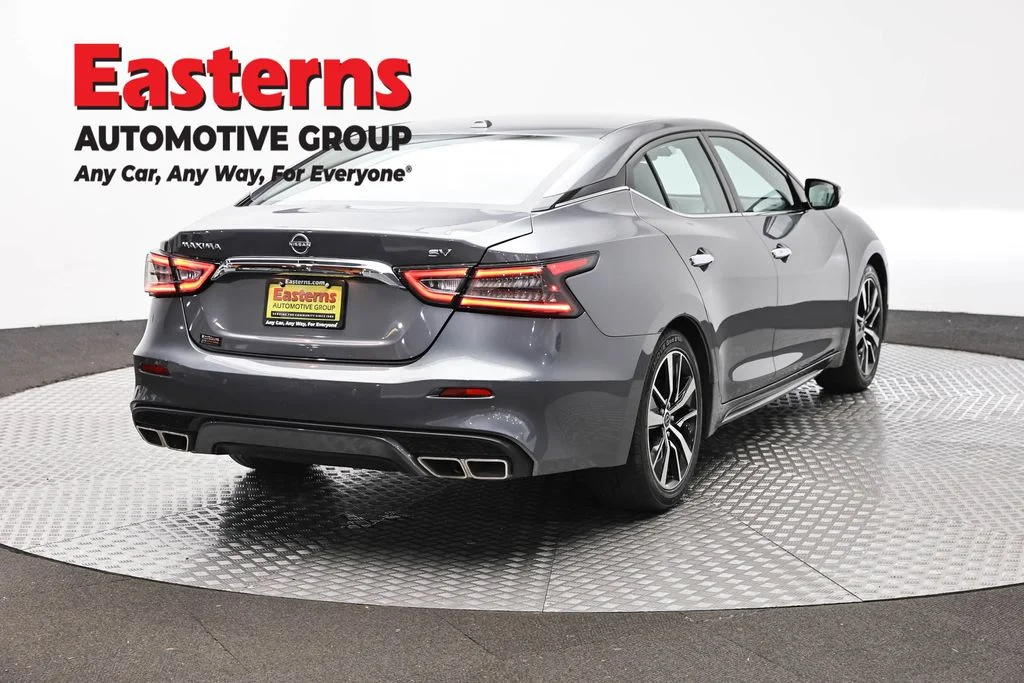 Used 2023 Gray Nissan SV image 5