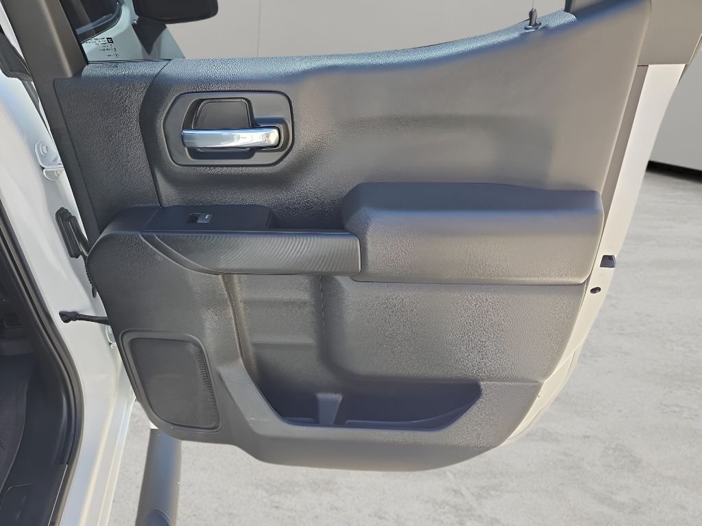 Used 2022 White Chevrolet Custom image 17