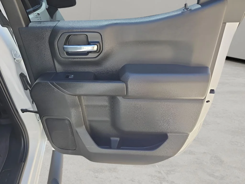 Used 2022 White Chevrolet Custom image 17
