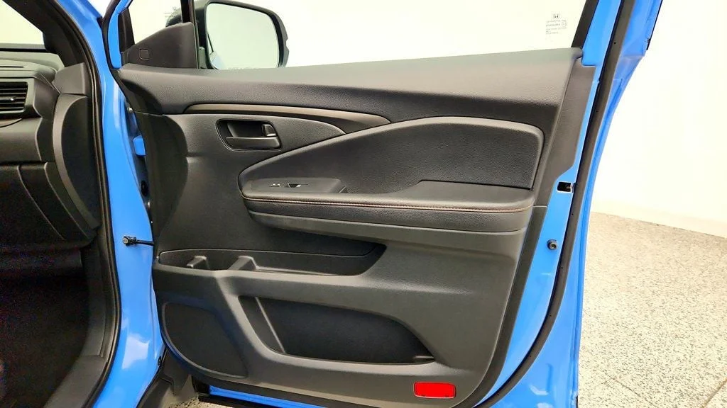 Used 2025 Diffused Sky Pearl Honda TrailSport AWD image 27