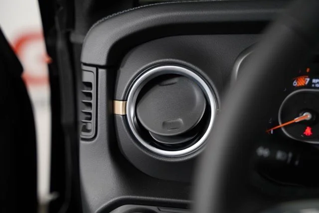 2025 Jeep Wrangler 4-Door Sahara - Photo 19