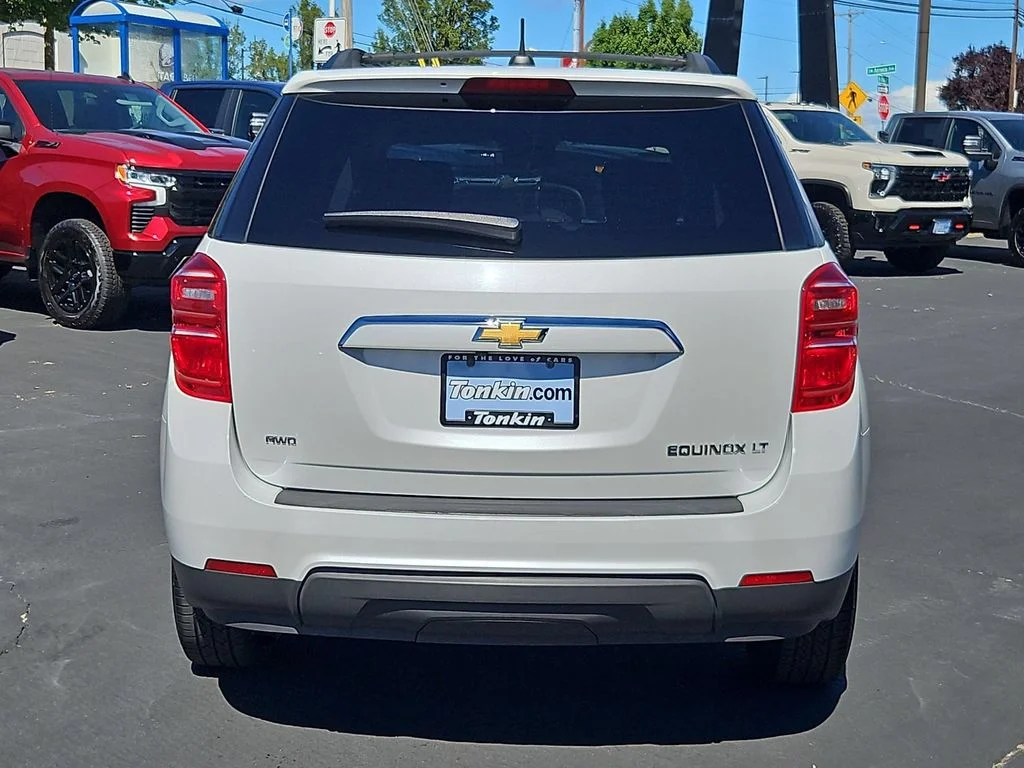 Used 2016 Iridescent Pearl Tricoat Chevrolet LT image 5